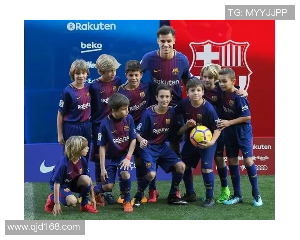 小球童偶遇足球明星心中激动梦想成真瞬间感动无比 小球童偶遇足球明星心中激动梦想成真瞬间感动无比